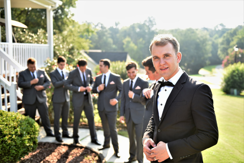 How Many Groomsmen Should You Have in Your Wedding?